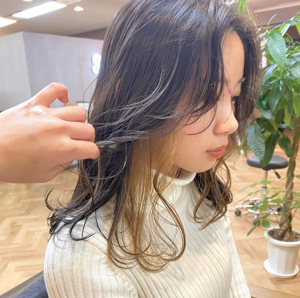 セミロング カラー ベージュカラー 前川 朋香のヘアスタイル