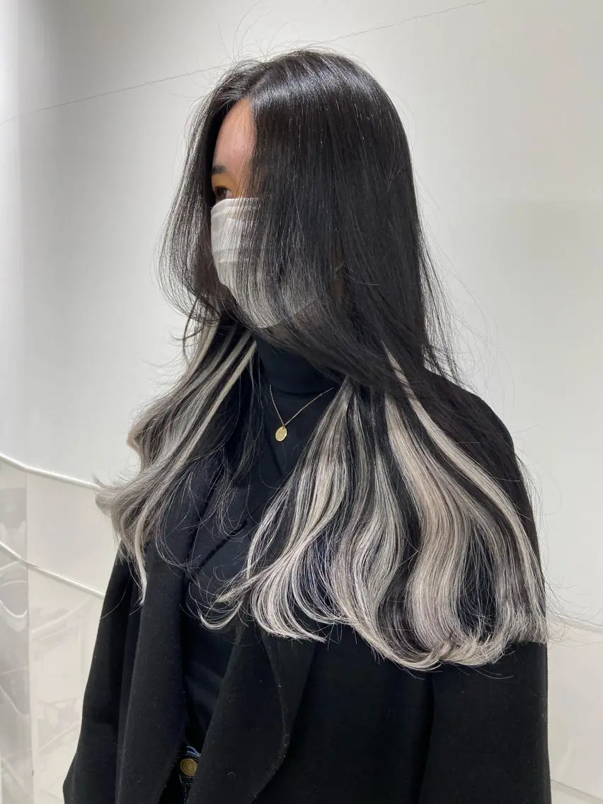 ブリーチカラー➕シールエクステ60本(お腹の長さ)➕1stクイックトリートメントの写真