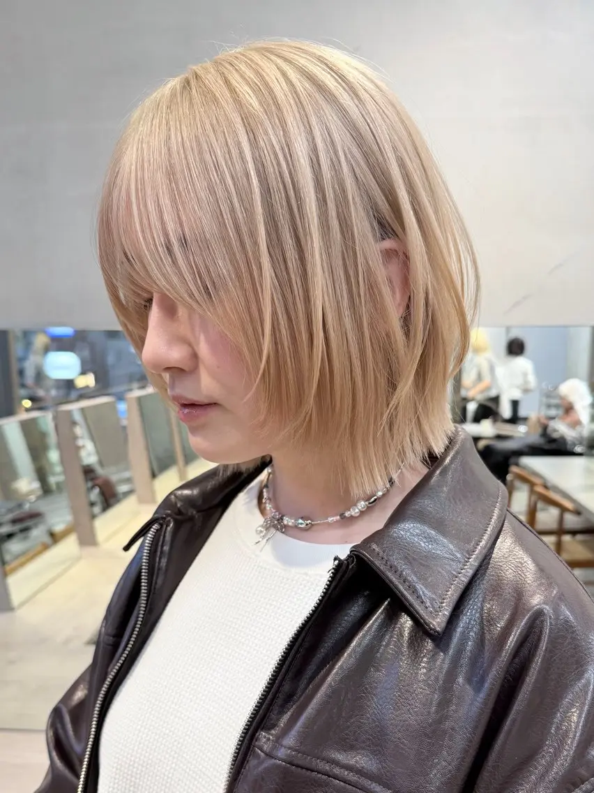ショート カラー ブリーチ ブロンド ハイトーンカラー ホワイトブロンド ヘアカラー トリートメント 失敗しないハイトーン ✨ミルクティー/ミワのヘアスタイル