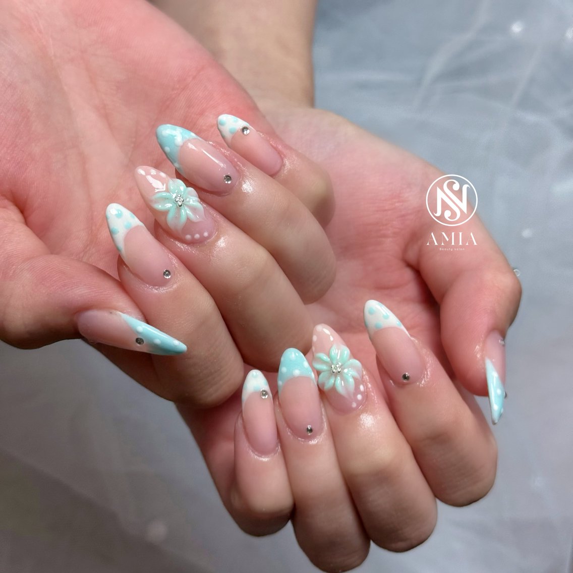 セミロング ハンドネイル 🌟AMIA BEAUTY🌟のネイルデザイン