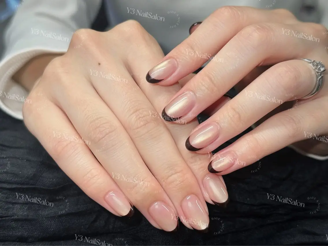 ネイル ブラウン フレンチネイル 氷ネイル・うるうるネイル マグネットネイル オフィスネイル ハンドネイル Y3 NailSalonのネイルデザイン