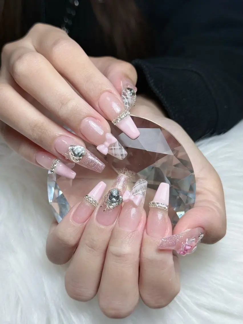 ネイル フレンチネイル ジェルネイル キラキラネイル 韓国ネイル マグネットネイル Julli NailStudioのネイルデザイン