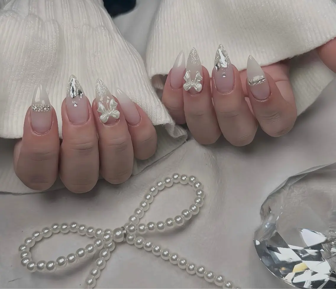 セミロング 韓国風ヘア ハンドネイル Aila Nail HanChanのネイルデザイン