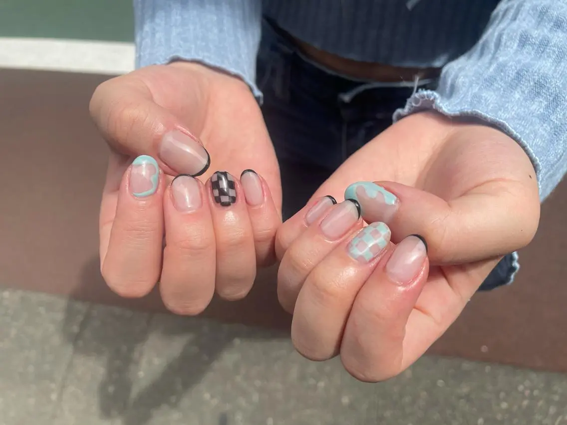 ネイル はばすみれ🎀ﾈｲﾙ 光ﾌｪｲｼｬﾙ ﾍｱのネイルデザイン