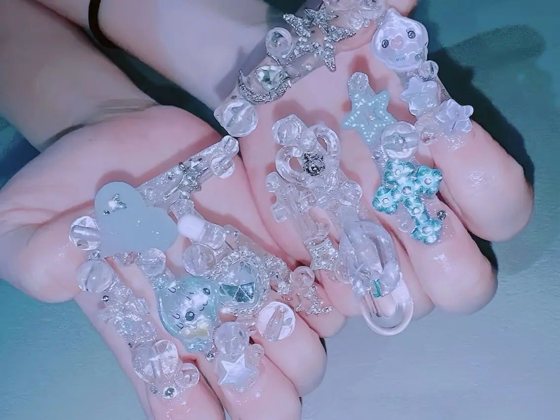 ネイル チークネイル フレンチネイル ガラスフレンチ グラデーション キラキラネイル Rin Nail 新大久保店のネイルデザイン