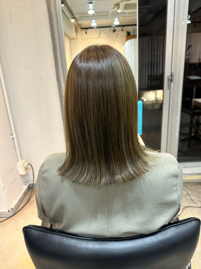 ミディアム カラー ベージュカラー 透明感カラー ハイライトカラー オリーブベージュ ハイライト 栗林 惟のヘアスタイル