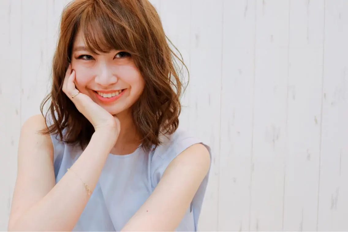 ミディアム カラー ベージュカラー KAIzen. tomoのヘアスタイル