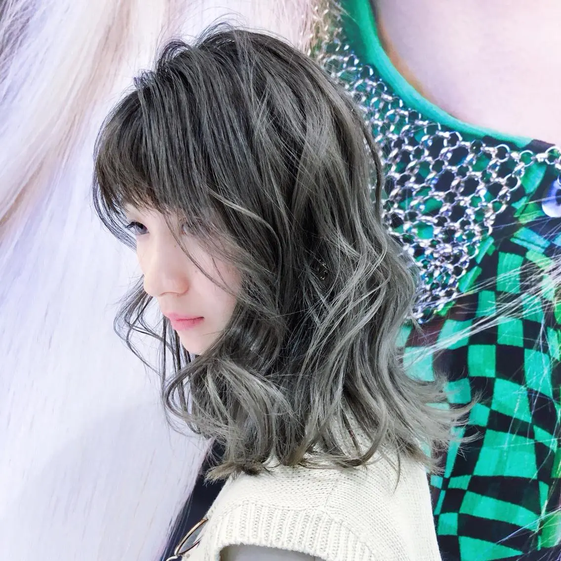 ミディアム カラー 趙 英来のヘアスタイル