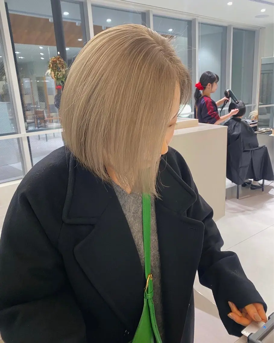 ショート カラー ベージュカラー ブリーチ ☪️ブリーチ特化施術 /レイヤー🪽aiのヘアスタイル
