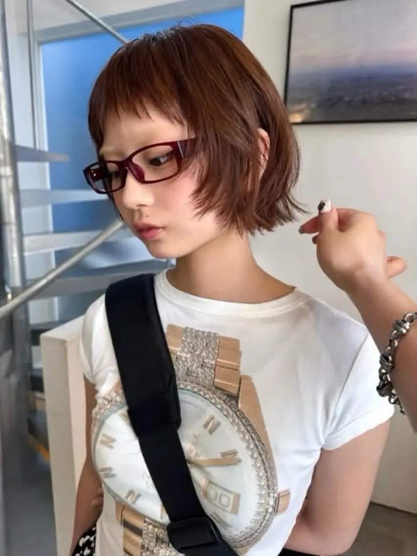 ショート ヘアカラー 山﨑 亜海のヘアスタイル