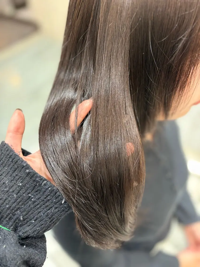 カラー ヘアカラー 岡田 真鈴のヘアスタイル