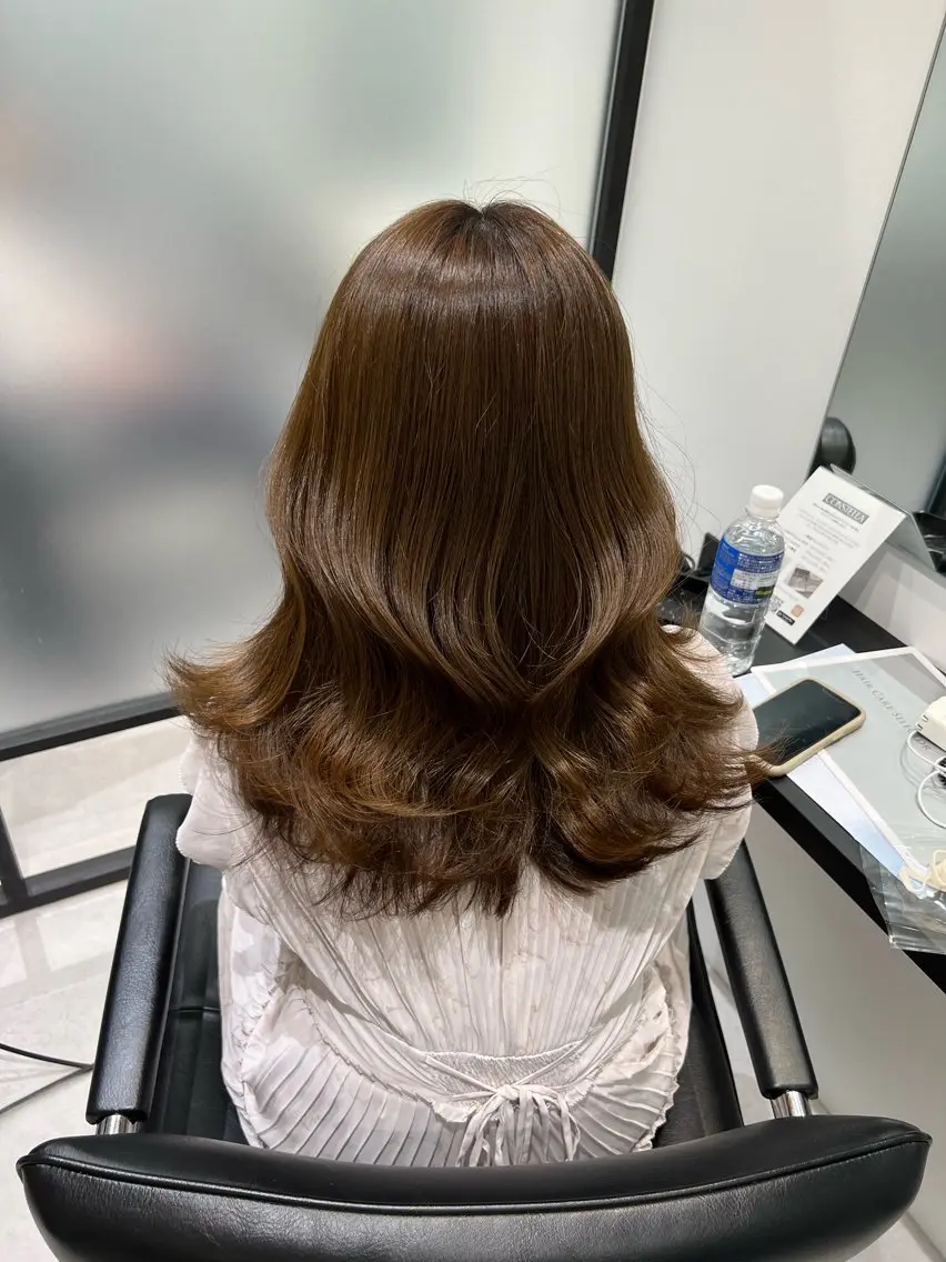 ミディアム カラー SOYON AYAKAのヘアスタイル