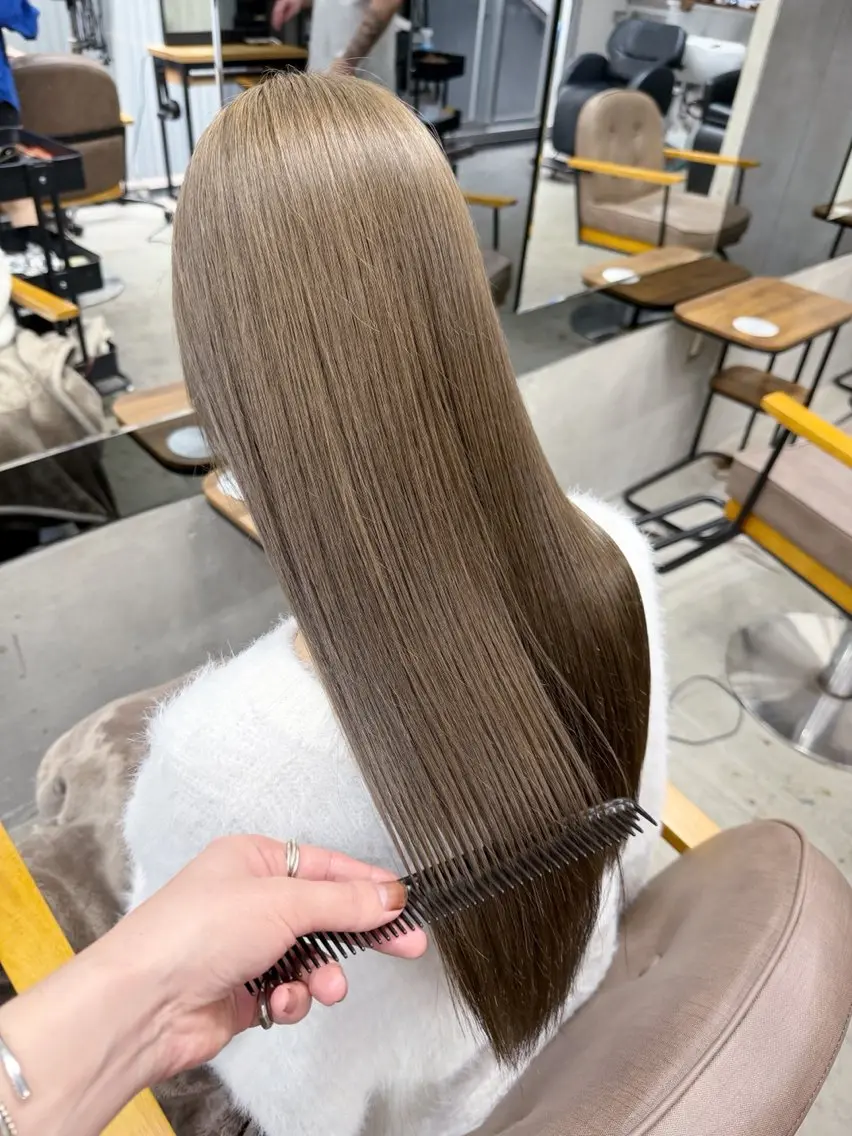 ロング カラー ベージュカラー ブリーチ ダブルカラー ブリーチなしカラー ヘアカラー トリートメント AiM 大名　似合わせカットのヘアスタイル