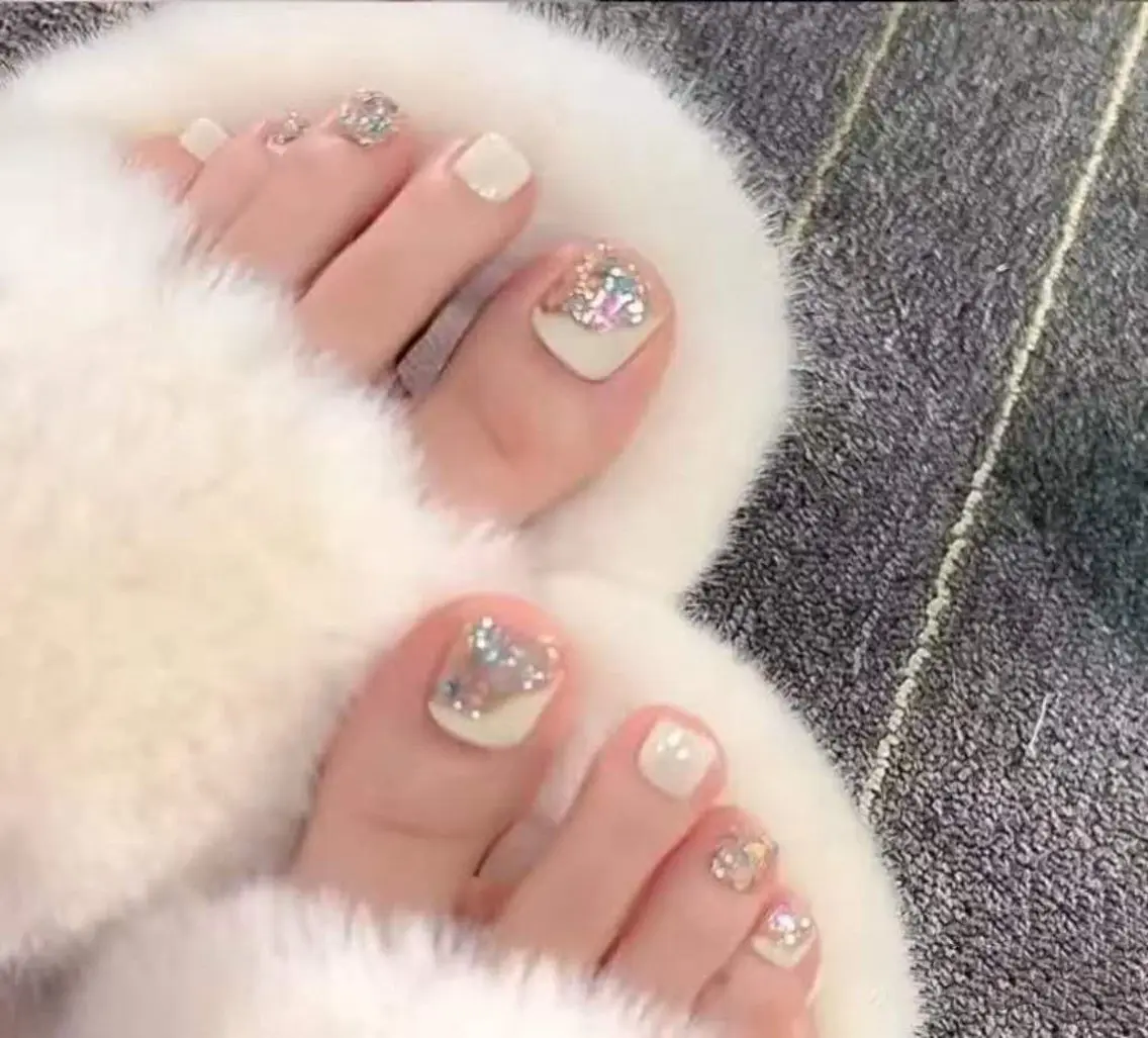 ネイル オーロラネイル フラワーネイル フットネイル フレンチネイル ジェルネイル フットネイル BabyYouMi nailのネイルデザイン