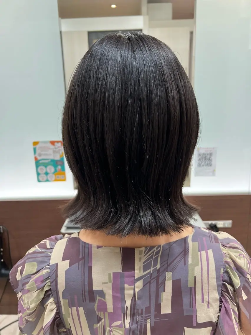 セミロング moe   美髪矯正 ツヤツヤストレートのヘアスタイル