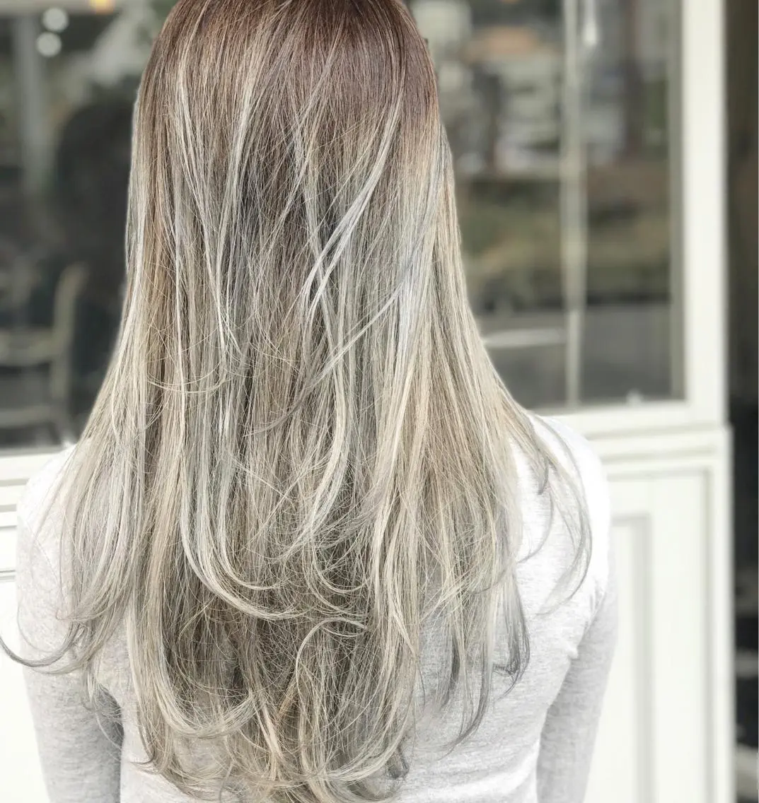 ロング カラー ヘアアレンジ お団子ヘア 切りっぱなしボブ バレイヤージュ ブリーチ デザインカラー Mariana/ 鶴原-ハイライトのヘアスタイル