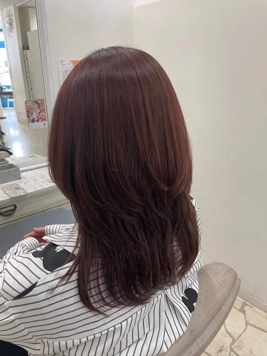 セミロング カラー やない ともみのヘアスタイル