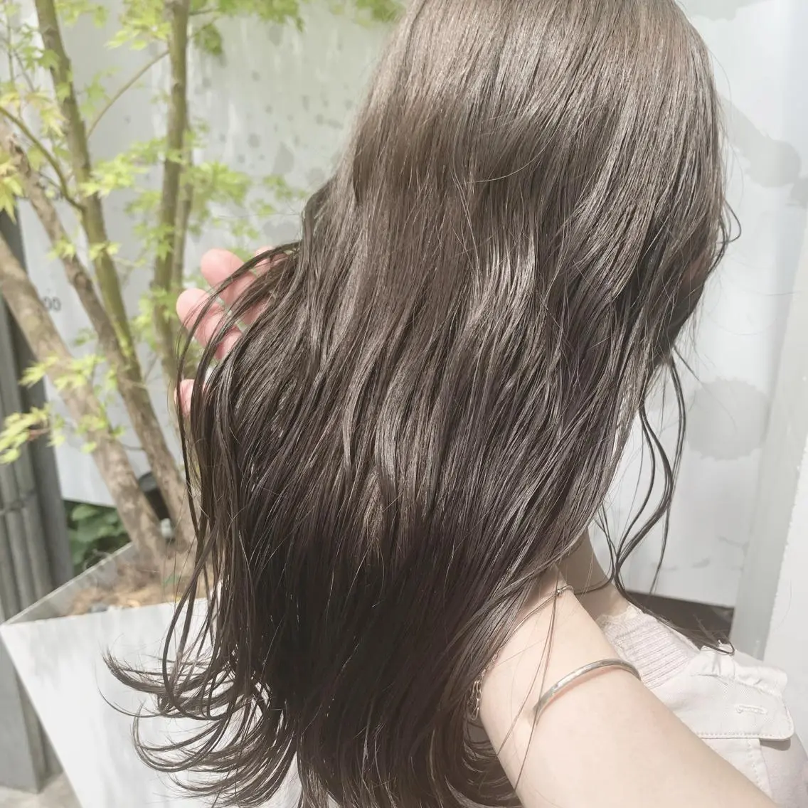 ミディアム カラー ネイル ハイトーンボブ 前田 表参道　グレージュのヘアスタイル