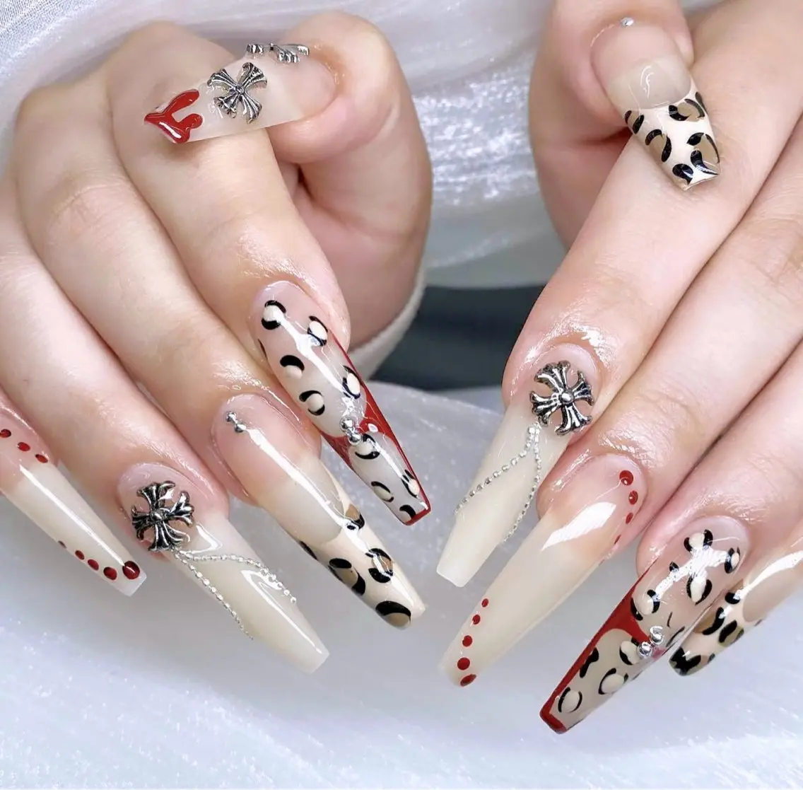 ネイル 長さ出し ガーリー 韓国ネイル ロングネイル 持ち込み ハンドネイル Nami nail salonのネイルデザイン