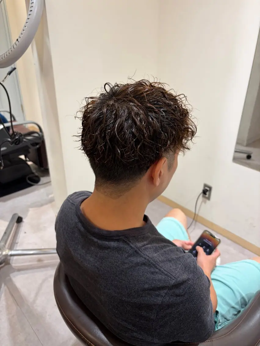 ロング カラー パーマ メンズ カット パーマ 荒井 茉凜のヘアスタイル