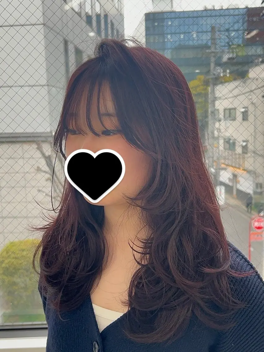 ロング カラー 縮毛ブリーチ／黒染め 複雑履歴／ホワイトのヘアスタイル