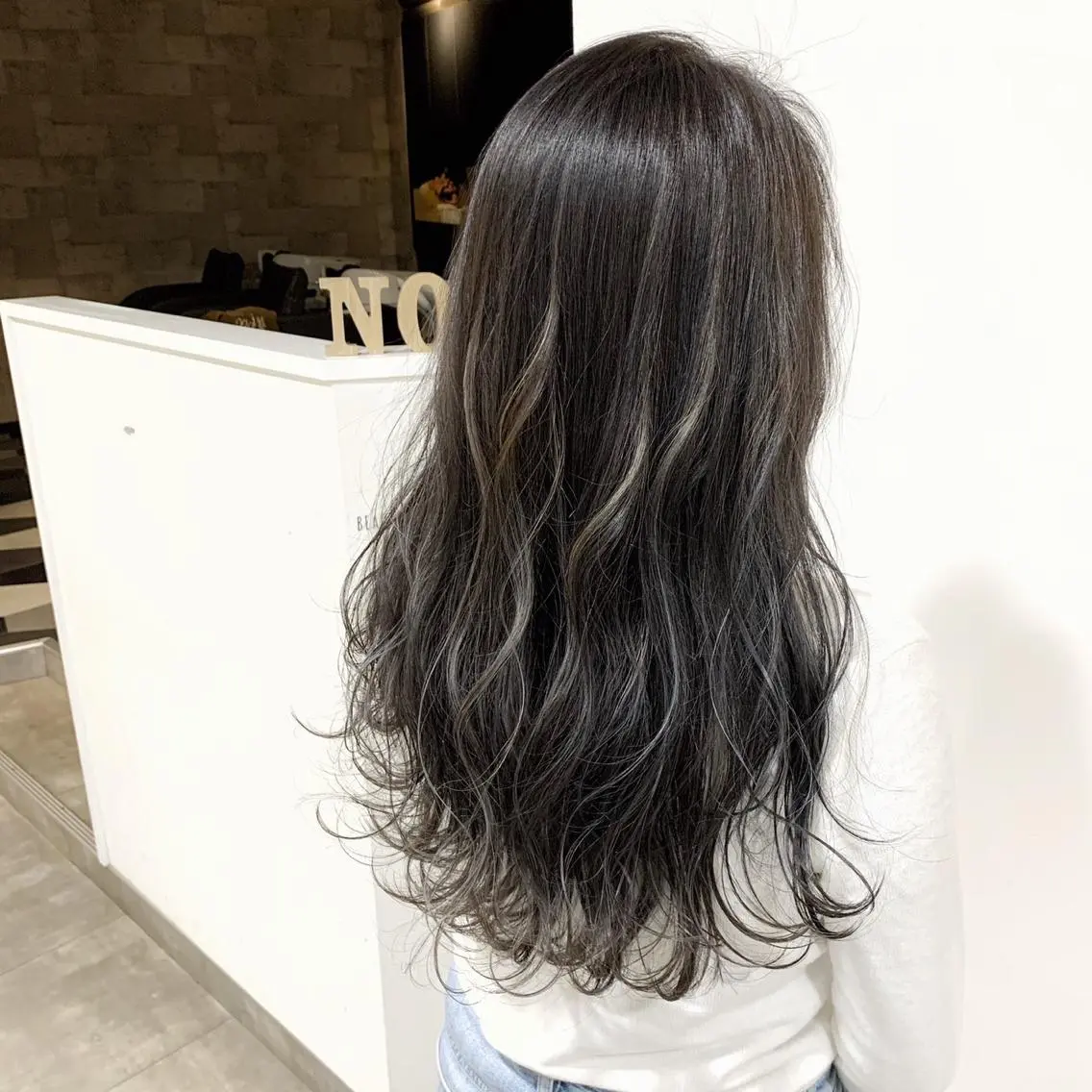 ロング ハイライト カット ヘアカラー arc. arc.のヘアスタイル