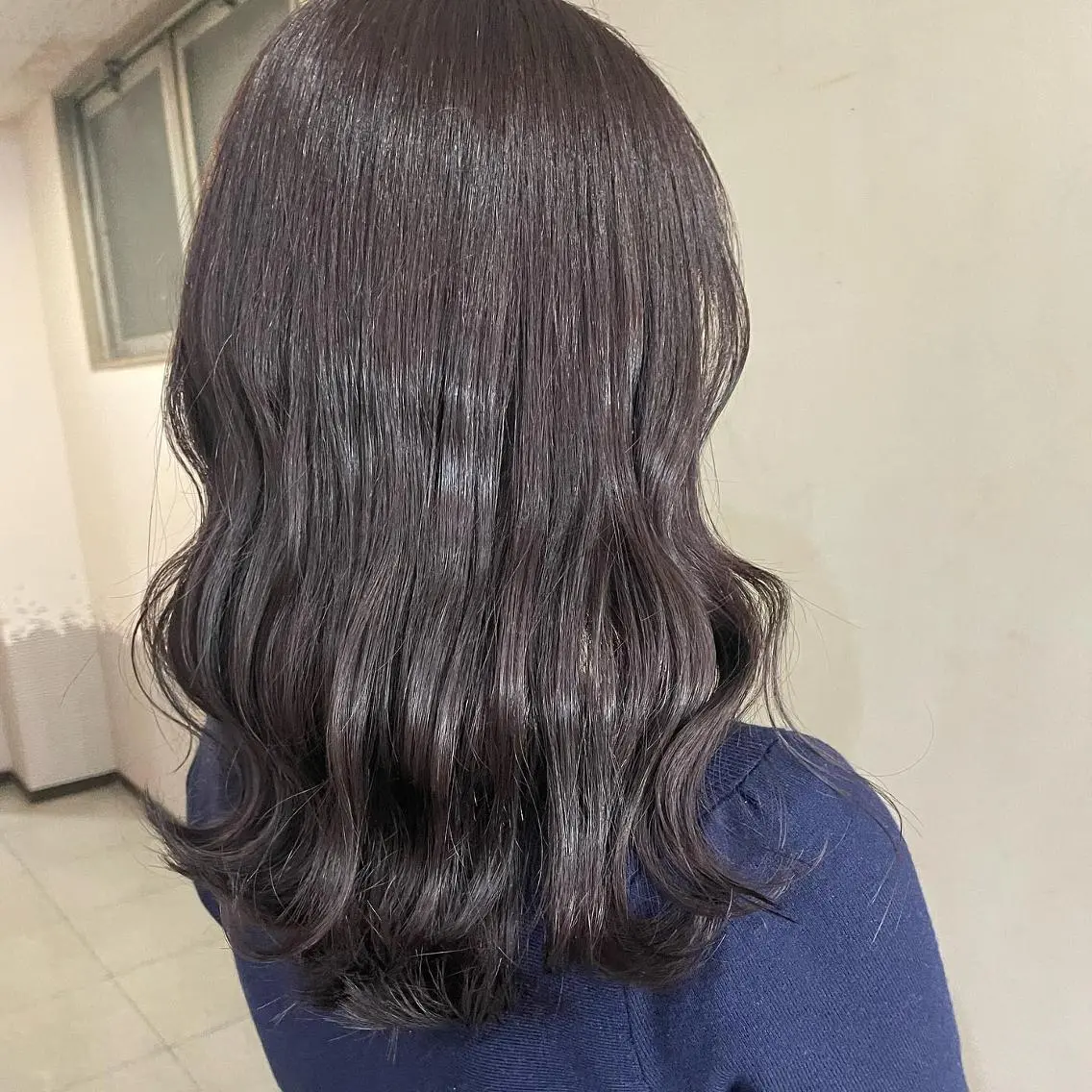 ミディアム カラー ブリーチ ダブルカラー イヤリングカラー トリートメント 吉村 夏椰のヘアスタイル