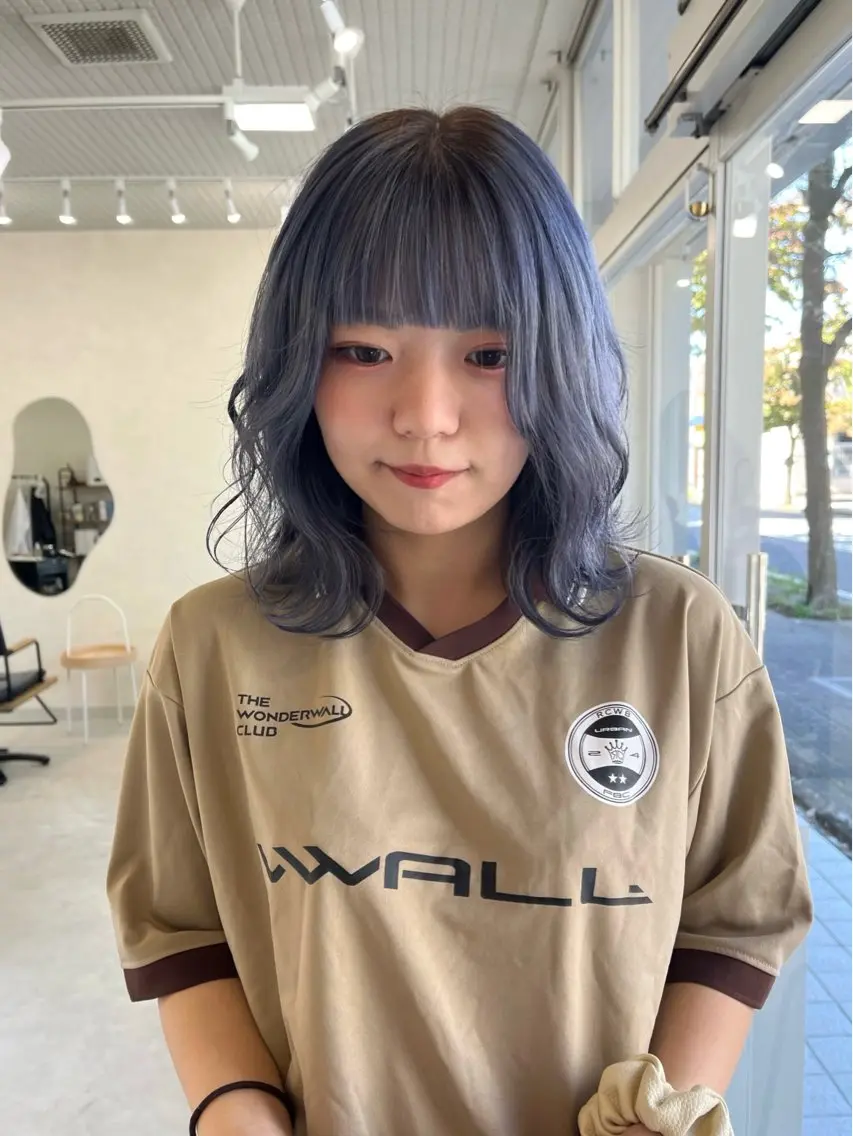 ミディアム カラー ブリーチ カット ヘアカラー 長山 茉白のヘアスタイル