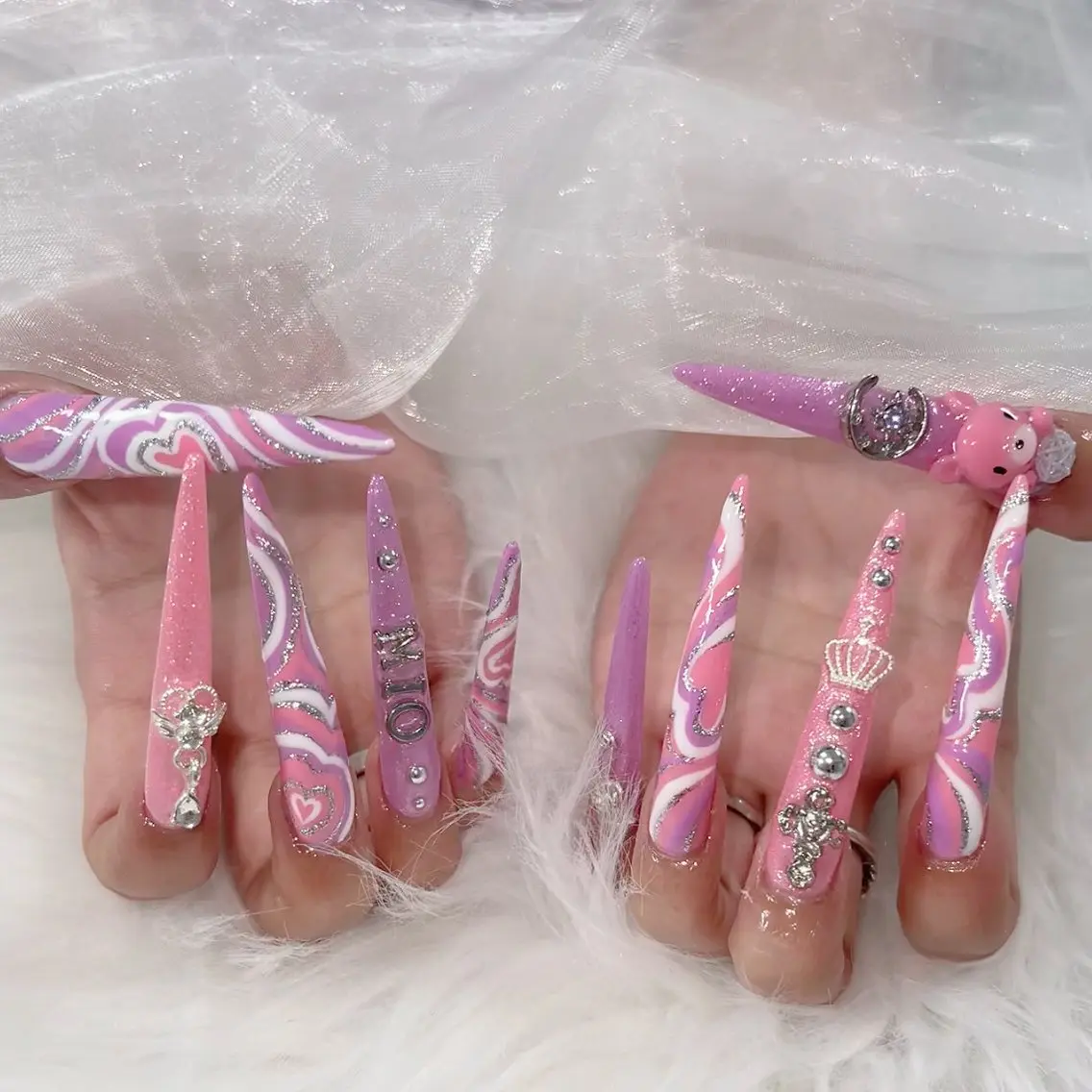 ネイル フットネイル マグネットネイル ぷっくりネイル ネイルチップ ワンホンネイル ハンドネイル Lyna 池袋のネイルデザイン