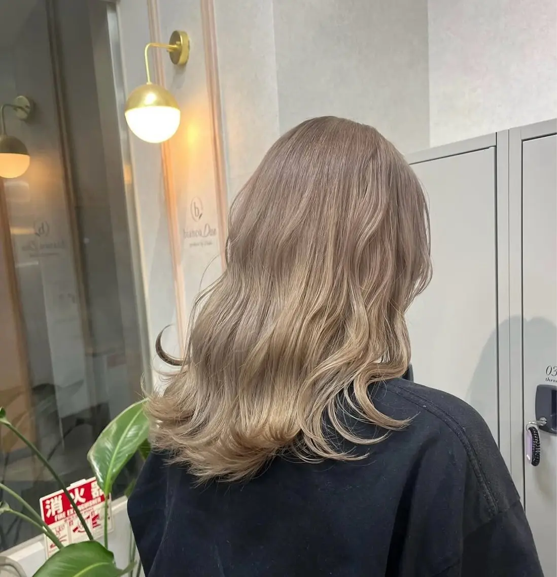 セミロング 草場 遼子のヘアスタイル