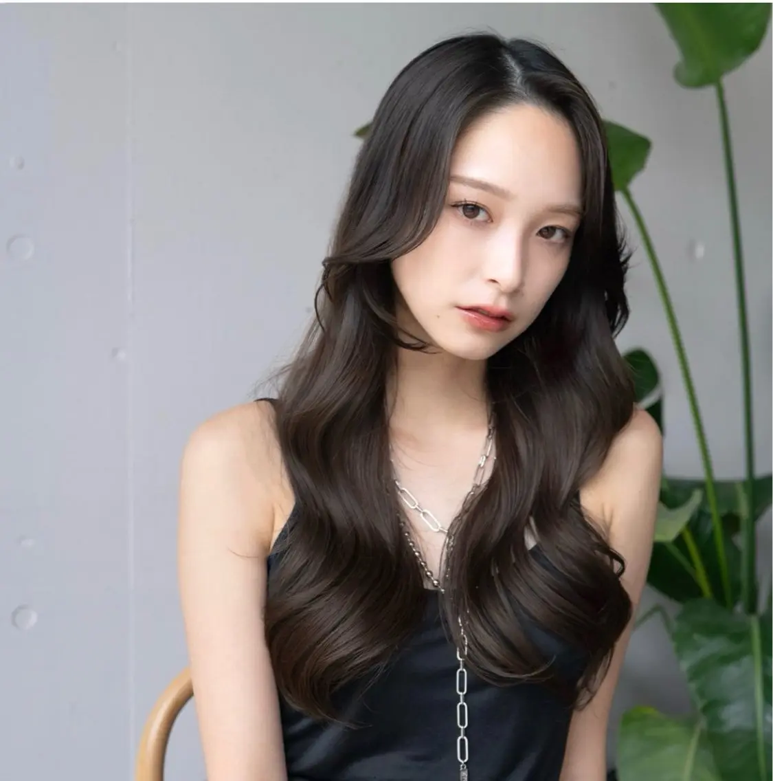 ロング 顔周りカット レイヤーカット トリートメント カット ヘアカラー トリートメント まとまるレイヤー カット/透明感カラーのヘアスタイル