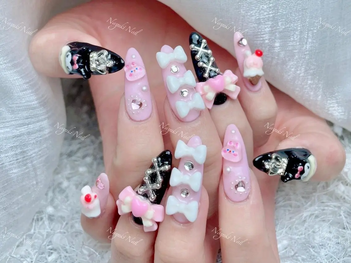 ネイル 🦋 Queenieのネイルデザイン