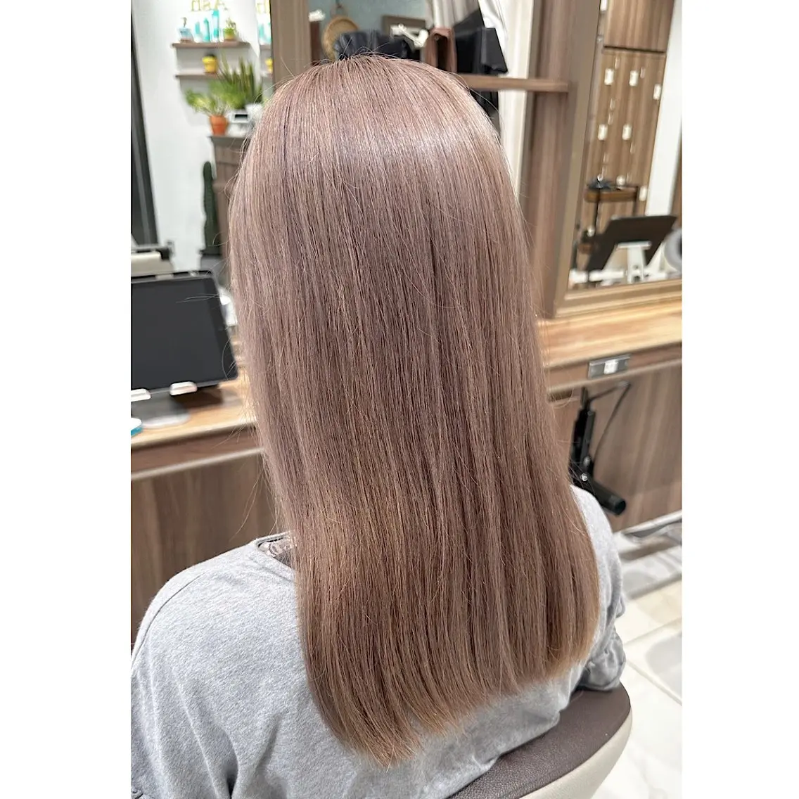 セミロング カラー ✨本格的韓国スタイル 特化✨ﾊﾙｶ✨️のヘアスタイル