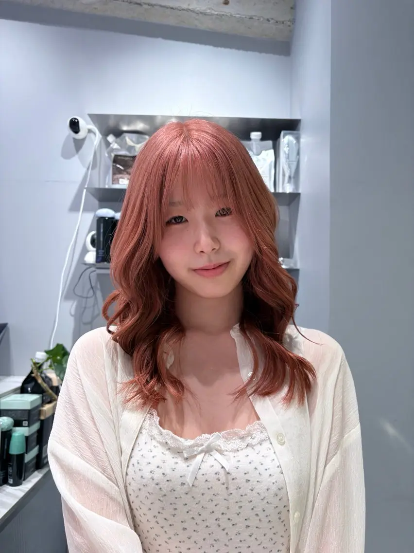 ミディアム カラー ブリーチ ケアブリーチ デザインカラー ダブルカラー ハイライトカラー カット ヘアカラー トリートメント NANA🦖 ハイトーンデザインのヘアスタイル