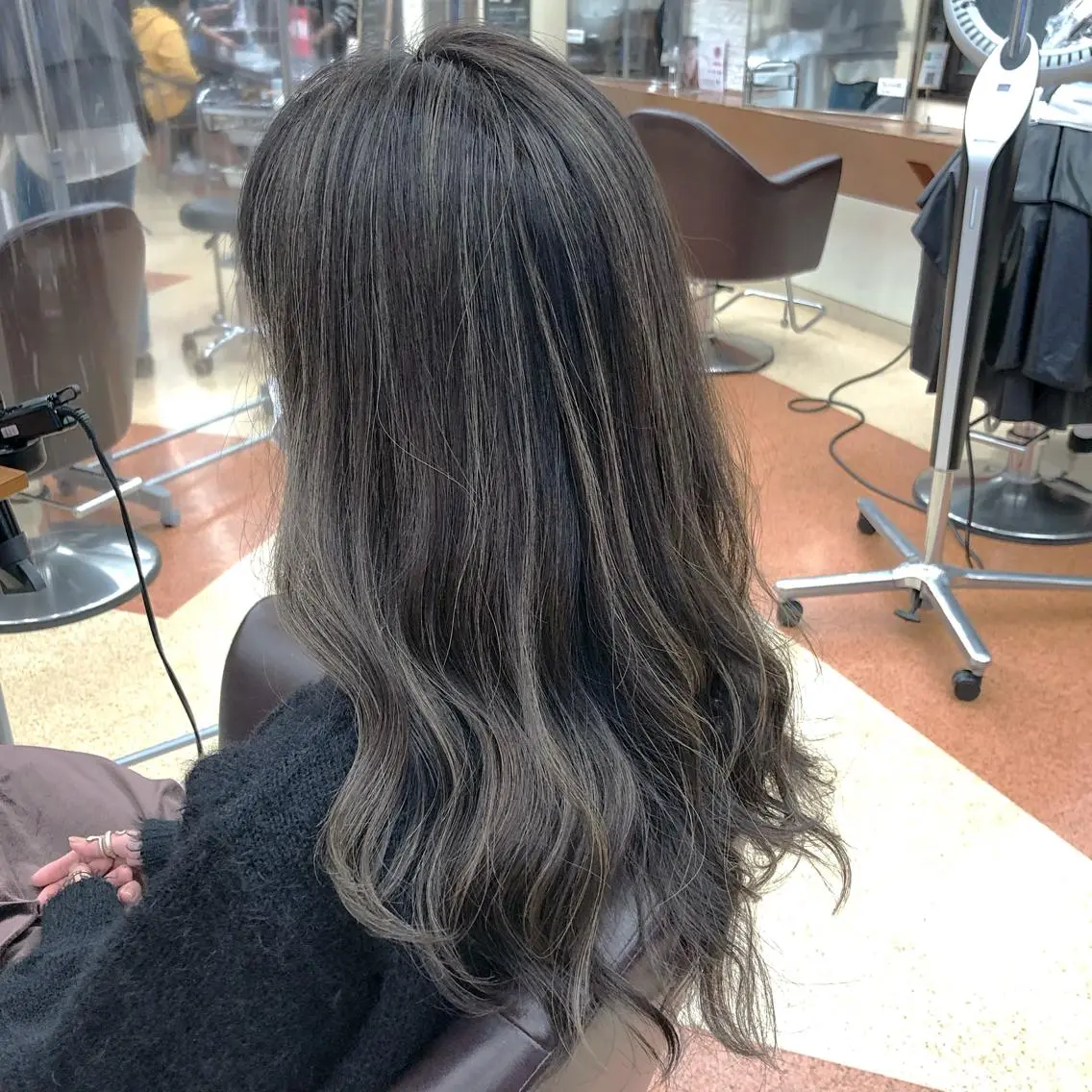 セミロング 【ニュアンスカラー・ 髪質改善】スズキカナのヘアスタイル