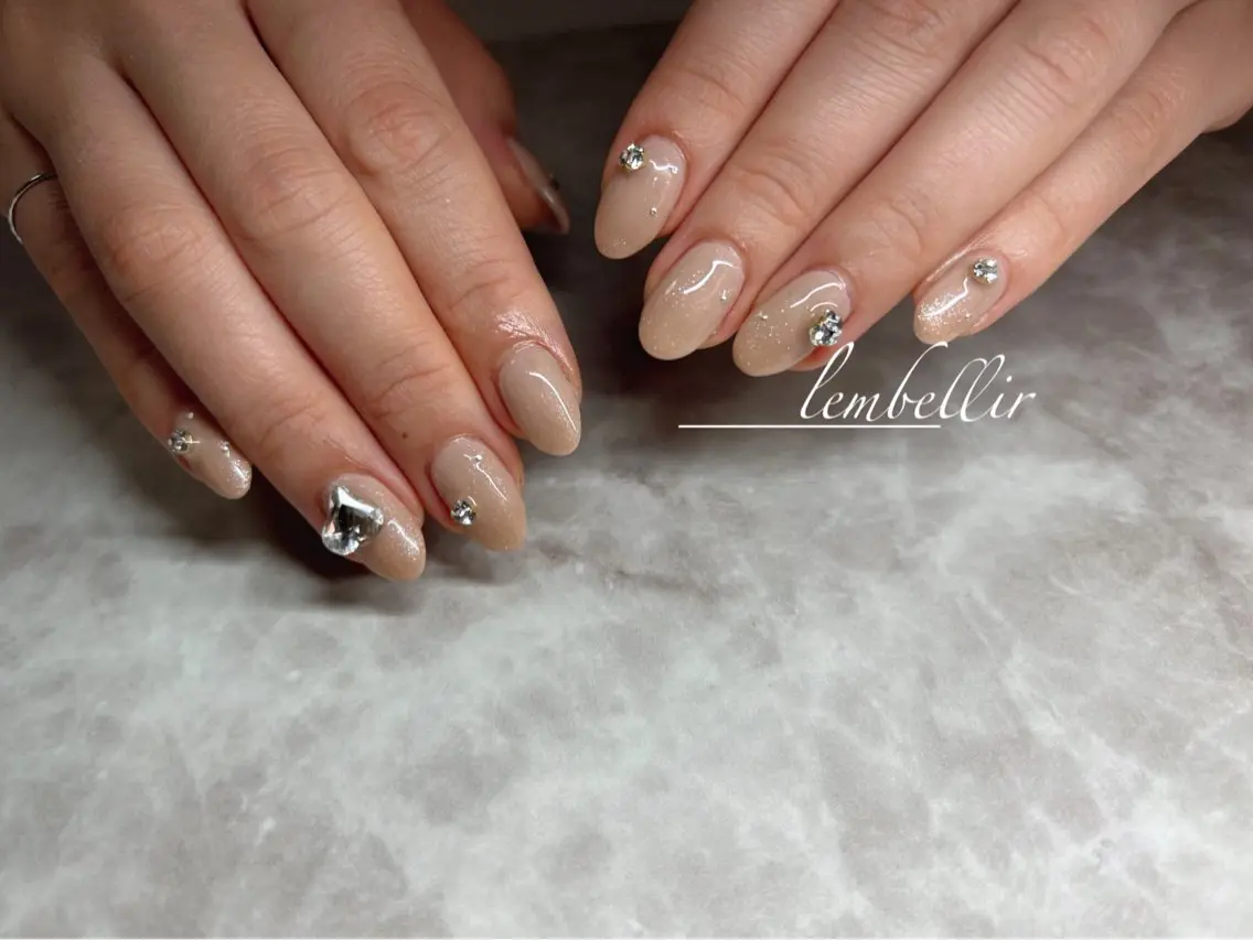 ネイル グラデーション ワンカラーネイル ストーンネイル salon L'embellirのネイルデザイン