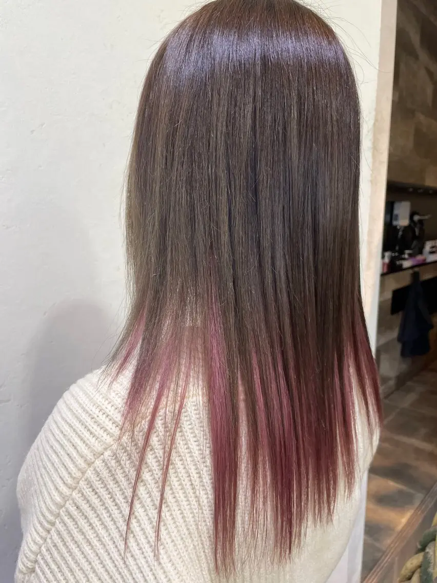 セミロング カラー 塩崎 明菜のヘアスタイル