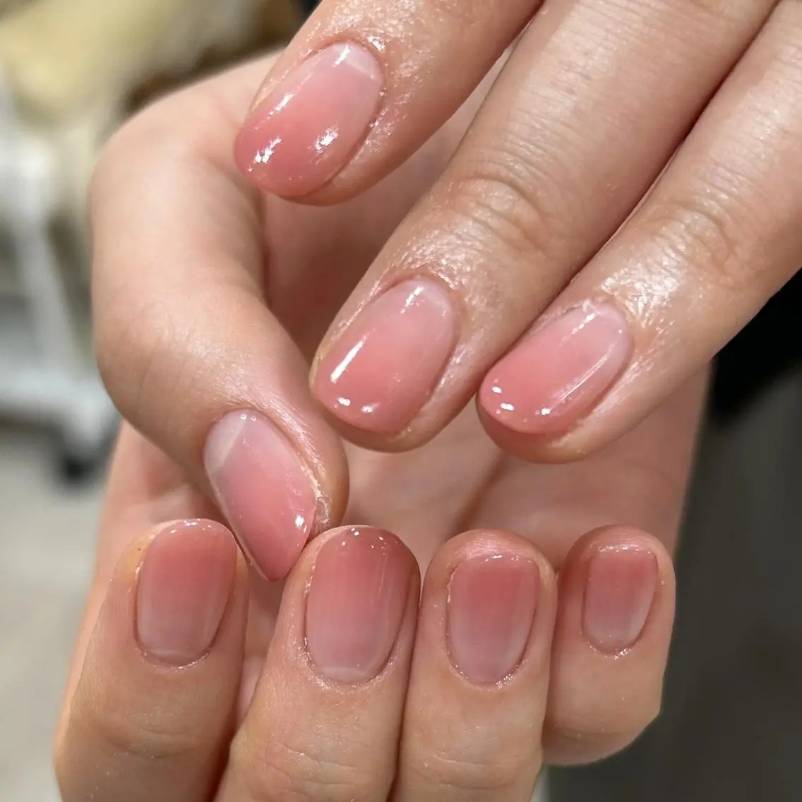 〔*自爪を痛めないパラジェル*〕 ♡handカラーグラデーション≪根本クリア≫(オフなし)♡の写真