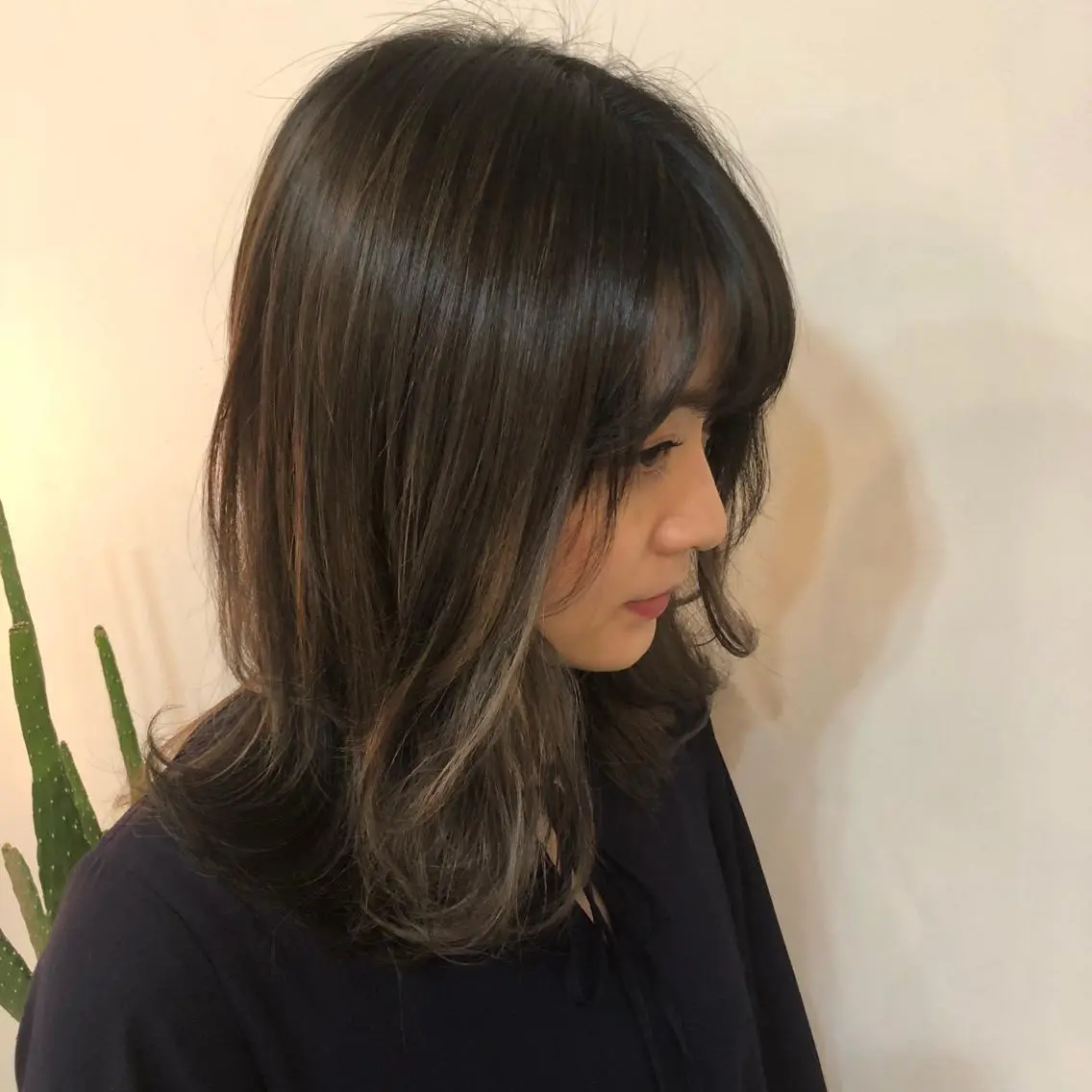 ミディアム カラー パーマ ヘアアレンジ ハイライトカラー ハイライト 川上 智汐のヘアスタイル