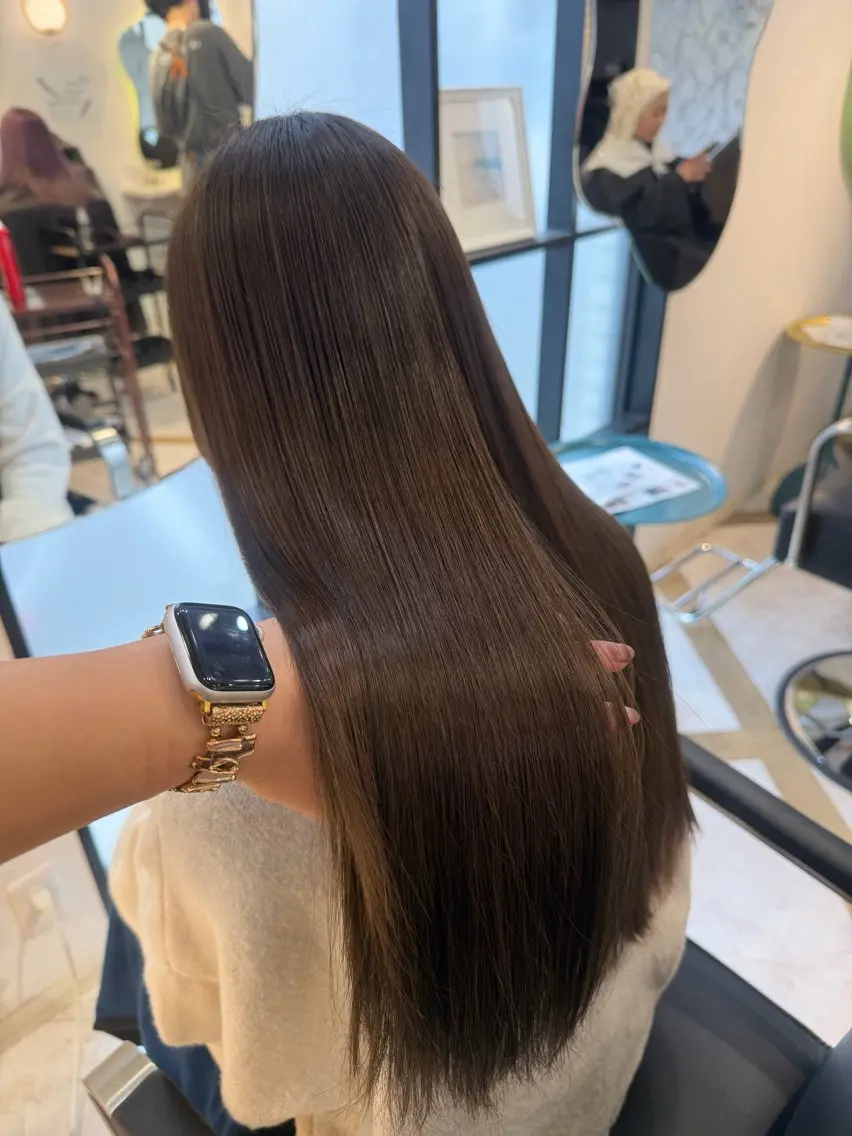 ロング カラー ブリーチ 透明感カラー ブリーチなしカラー くびれヘア 顔まわりレイヤー カット ヘアカラー トリートメント Lovis moa 〘国分 かな〙のヘアスタイル
