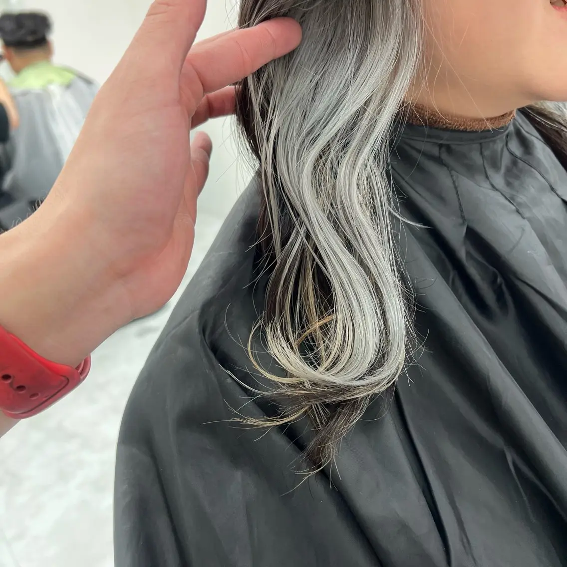 セミロング カラー ヘアカラー トリートメント ヘッドスパ ヘアセット 韓国スタイル🇰🇷 トレンドレイヤー🪡のヘアスタイル