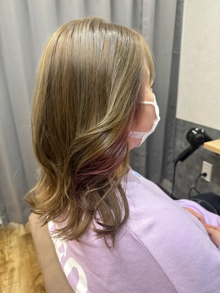 セミロング カラー ブリーチ ブリーチなしカラー ピンクカラー レイヤーカット reeed konnoのヘアスタイル