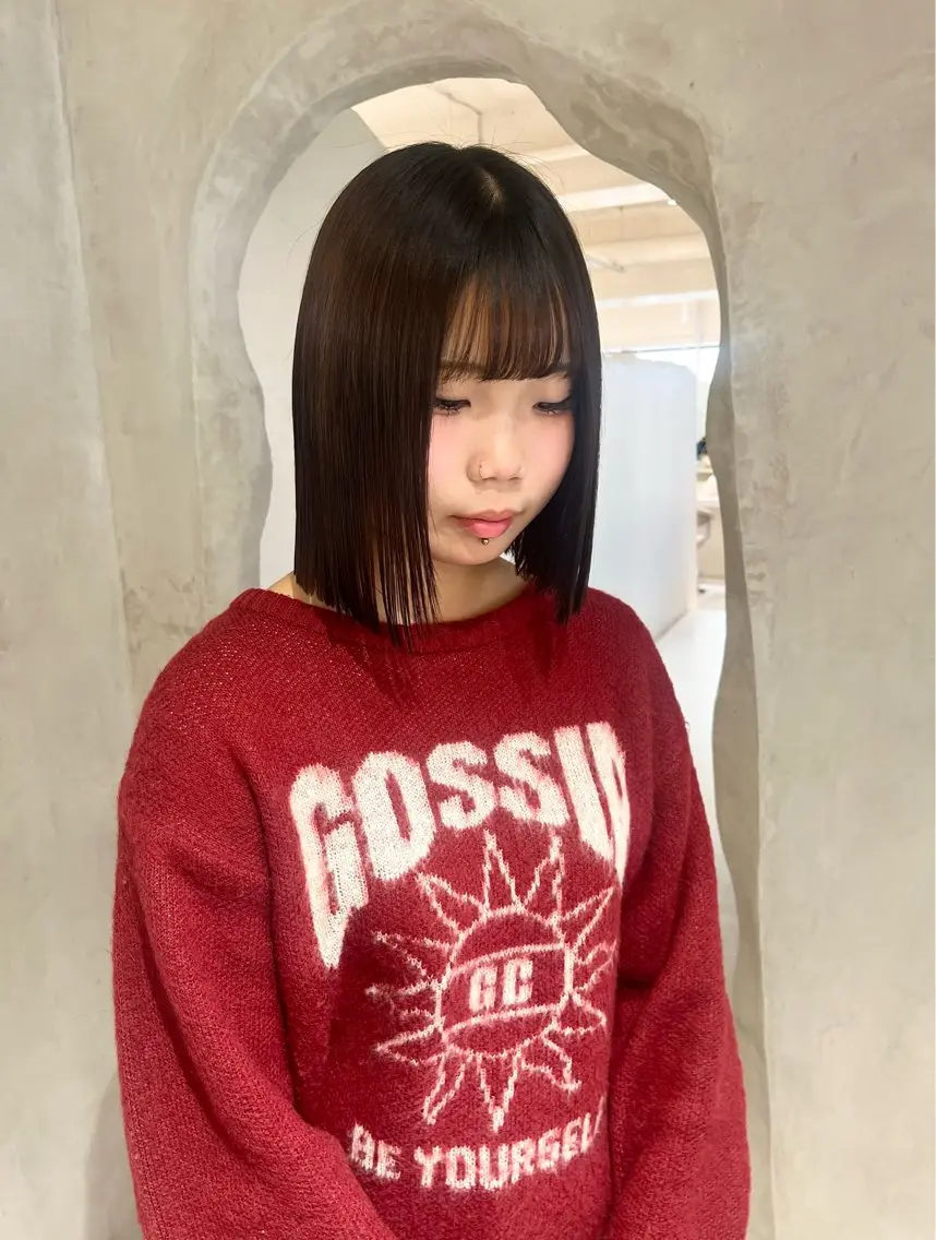 ミディアム カット 切りっぱなしボブ/ 艶カラー/綾莉のヘアスタイル