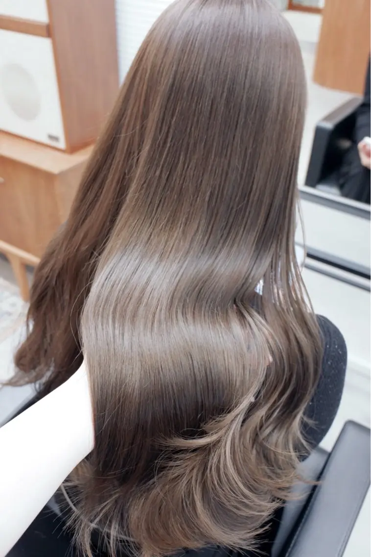 ロング カラー 縮毛矯正 カット ヘアカラー 縮毛矯正 トリートメント 瀬利 華加のヘアスタイル