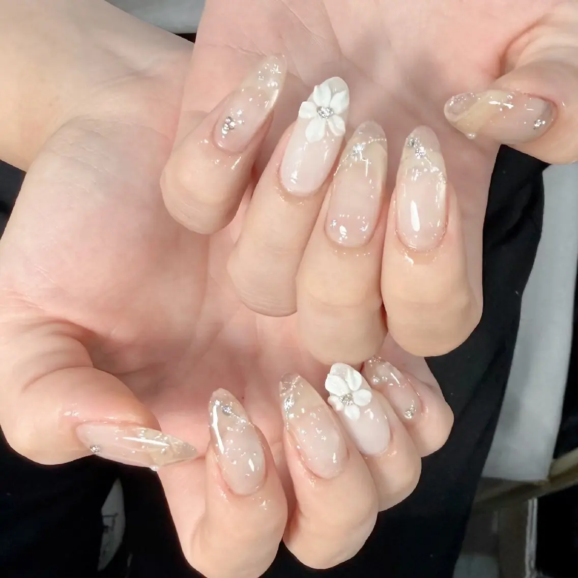 ネイル チークネイル フレンチネイル ジェルネイル ガーリー キラキラネイル ハンドネイル UM Nail Salonのネイルデザイン