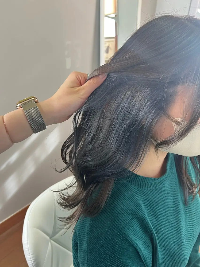 セミロング カット ヘアカラー トリートメント 大良 彩水のヘアスタイル