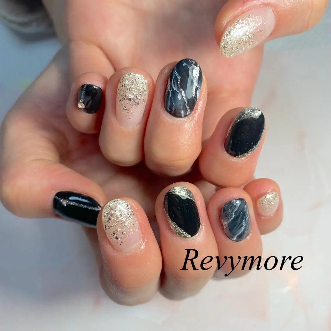 ミディアム ネイル アートネイル ジェルネイル ラメ(グリッター) ラメグラデーション 大理石ネイル(マーブル) nail salon Revymoreのネイルデザイン