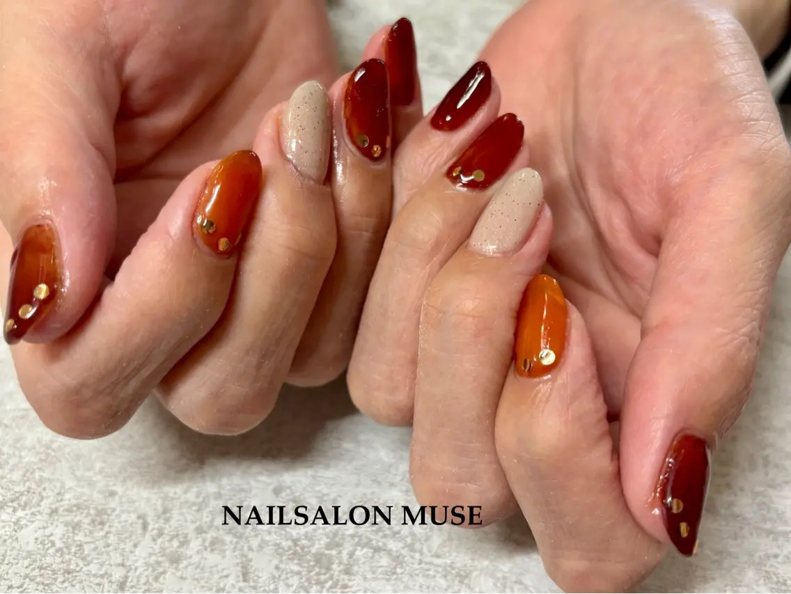 ネイル ブラウン ジェルネイル ゴールド ホログラムネイル マグネットネイル Nail Salon MUSE    Aiのネイルデザイン