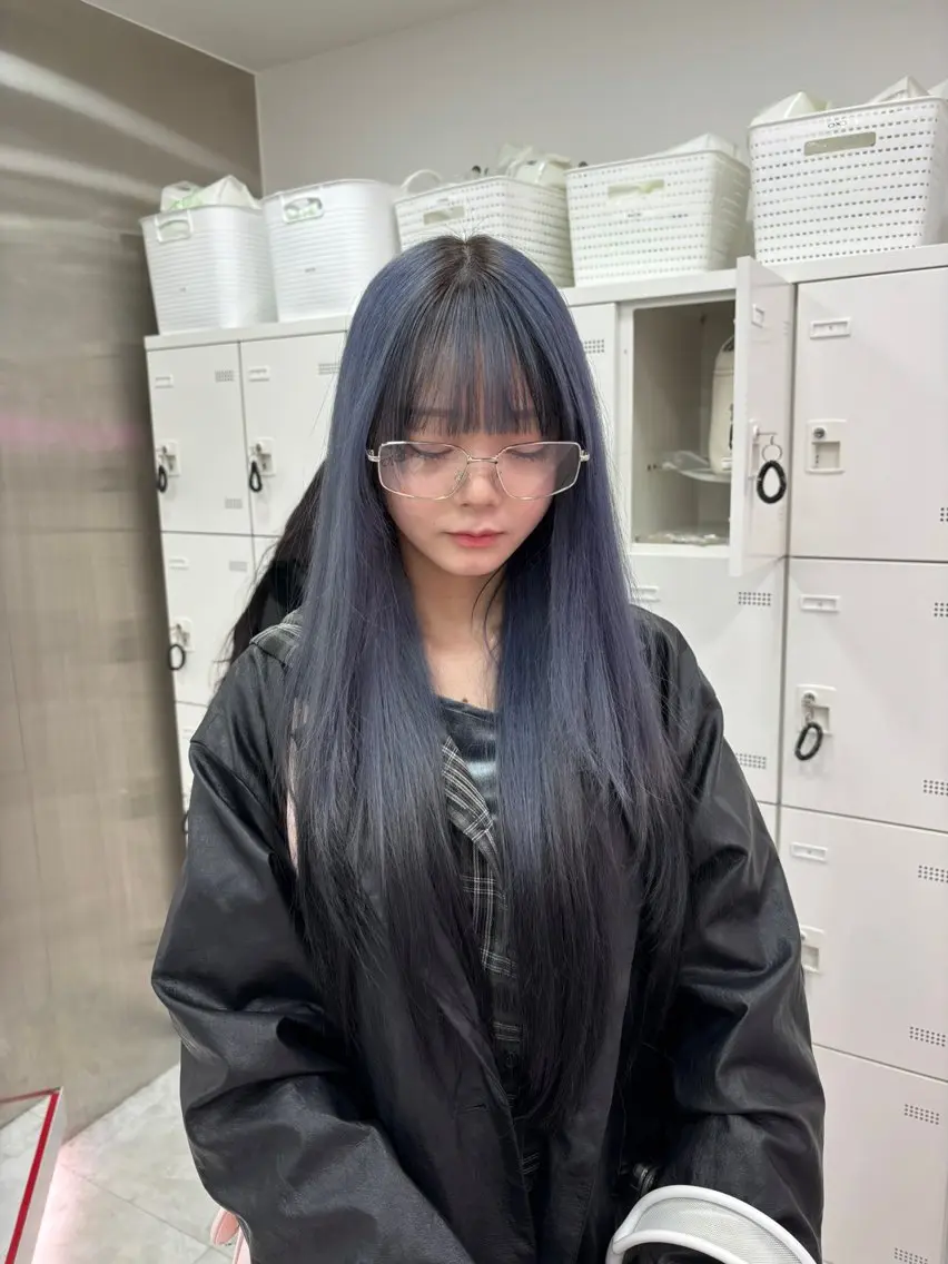 ロング カラー 抜け感レイヤー︴ ニュアンスカラーのヘアスタイル