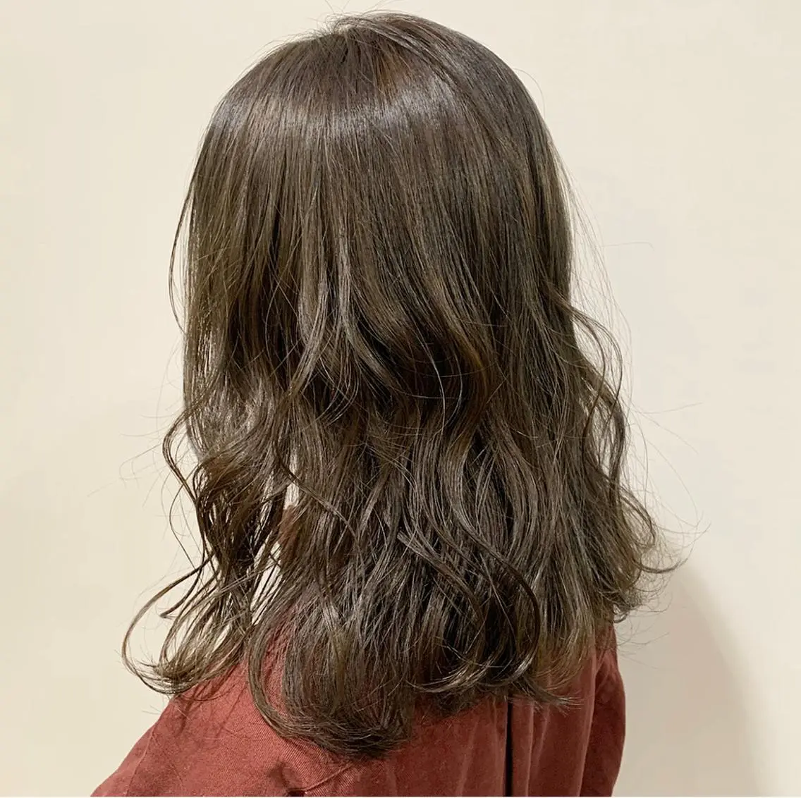 カラー 山口 莉奈のヘアスタイル